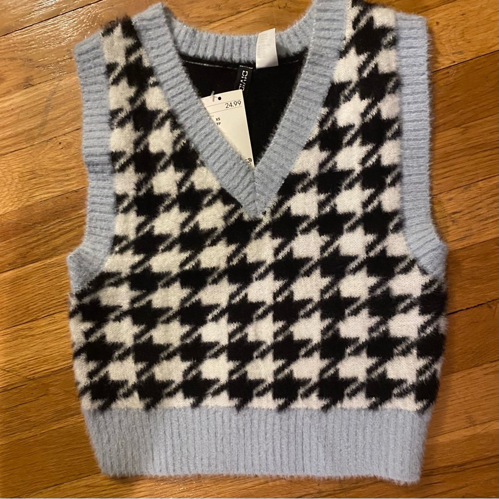 Houndstooth Soft Knit Vest